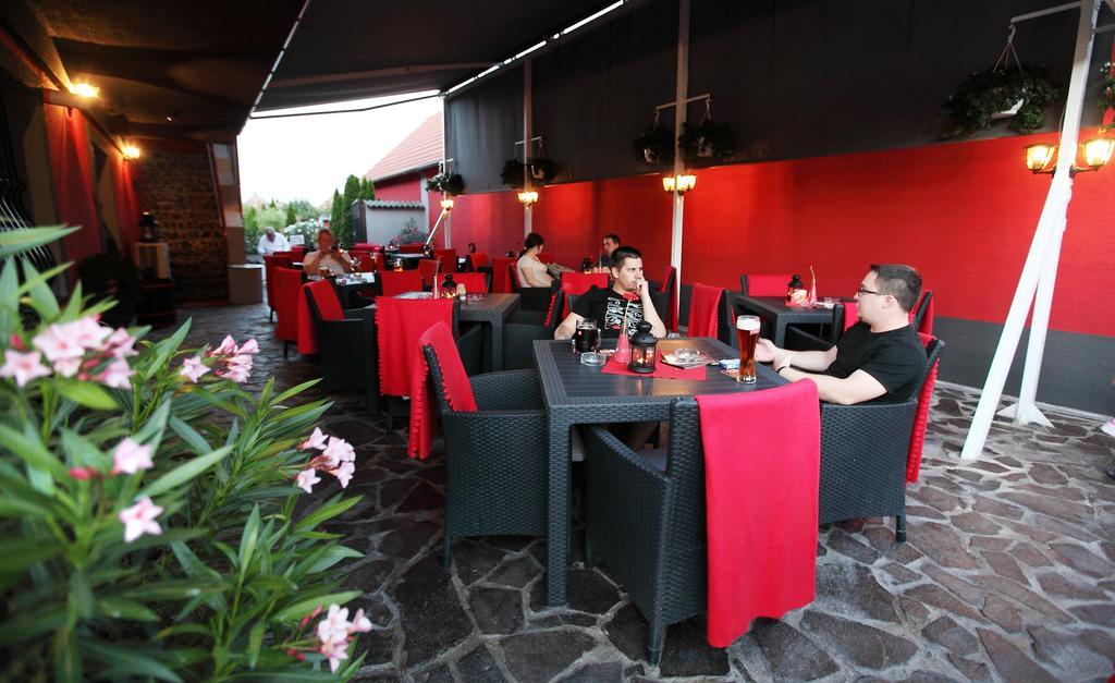 Penzion Skorpion Senec Exterior foto