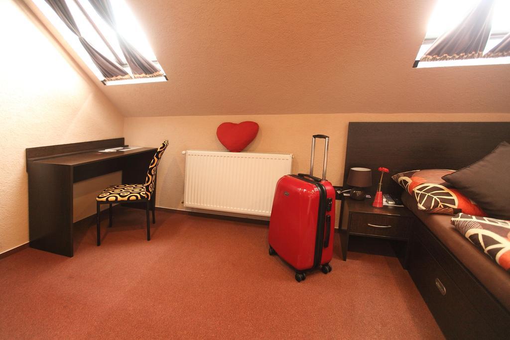 Penzion Skorpion Senec Zimmer foto